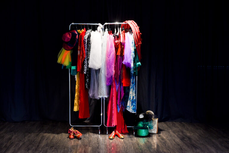 Appendiabiti Con Costumi di scena